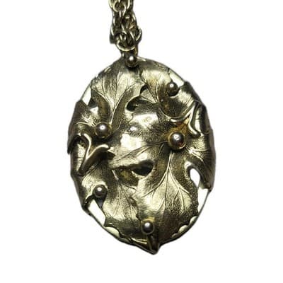 VINTAGE Whiting & Davis Gold Tone Rope Chain Necklace Holly Leaves Pendant - Thumbnail 3