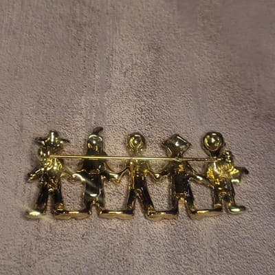 VINTAGE AJC Children of the World Brooch Pin Gold Tone 5 Multi-Cultural Kids - Thumbnail 3