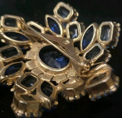 Vintage Aurora Borealis Blue Rhinestone Domed Flower Brooch Pin - Thumbnail 8