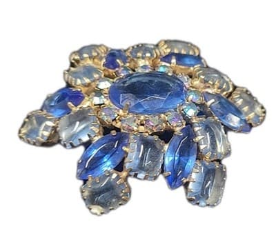 Vintage Aurora Borealis Blue Rhinestone Domed Flower Brooch Pin - Thumbnail 7