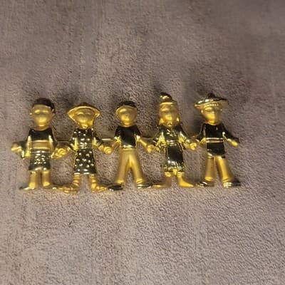 VINTAGE AJC Children of the World Brooch Pin Gold Tone 5 Multi-Cultural Kids - Image 1