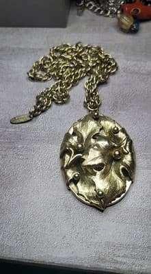 VINTAGE Whiting & Davis Gold Tone Rope Chain Necklace Holly Leaves Pendant - Thumbnail 8
