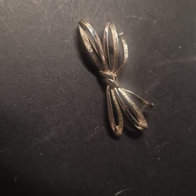 Vintage Signed Coro Silver Tone Textured Four Strand Ribbon Bow Brooch Pin - Thumbnail 9