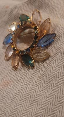 Vintage Rhinestone Wreath Brooch Blue Green Navette Stones Gold Tone Julianna... - Thumbnail 3