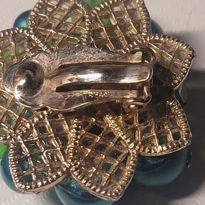 Vintage Crown Trifari Blue Green Bead Cluster Clip Earrings 1950s - Thumbnail 2