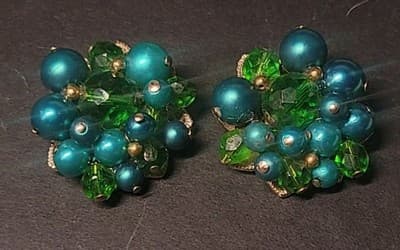 Vintage Crown Trifari Blue Green Bead Cluster Clip Earrings 1950s - Thumbnail 6