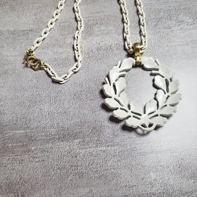 Vintage 1960s Crown Trifari White Enamel Necklace - Thumbnail 7