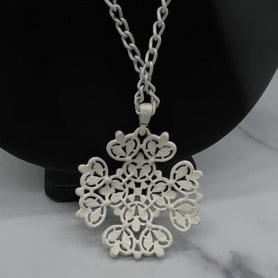 Vintage 1960s Crown Trifari White Enamel Necklace - Thumbnail 3