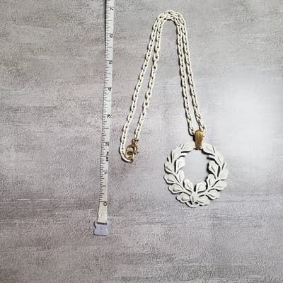 Vintage 1960s Crown Trifari White Enamel Necklace - Thumbnail 5