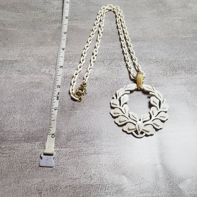 Vintage 1960s Crown Trifari White Enamel Necklace - Thumbnail 4