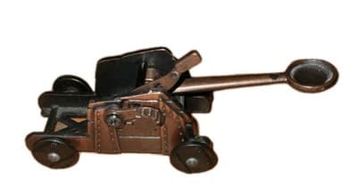 Vintage Midieval Catapult Pencil Sharpener Desk Ornament - Image 1