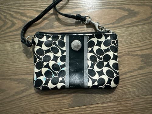 coach wallet - Image 1