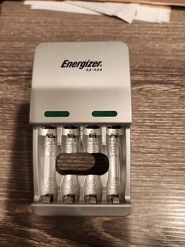 ENERGIZER Plug-In Wall Rechargeable NiMH Battery Charger CHVCM AA/AAA - Image 1