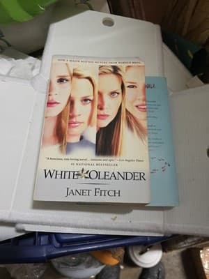 White Oleander Janet Fitch Paperback Book Coming Of Age Bildungsroman - Image 1