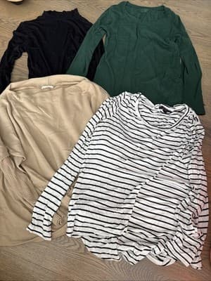 Women's 4 Piece Sweatshirt Lot Size Medium - Image 1