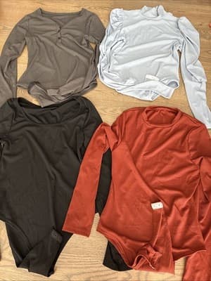 Women’s Scoop Neck Long Sleeve Ribbed Bodysuit - Lot Of 4 Different Colors M - Image 1