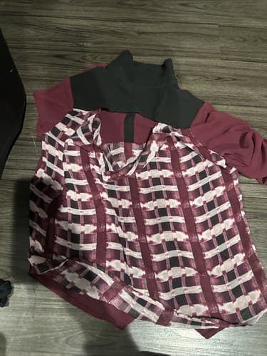 BCX Burgundy Button Down Women's Dress Shirt Long Sleeve Size Small Open Back - Thumbnail 2