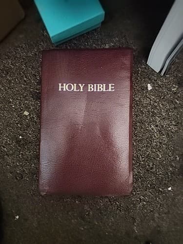 New King James Version Holy Bible Concordance 1985 Red Letter 5225BG - Image 1
