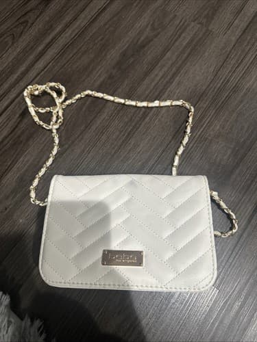 Bebe Ivory Small Crossbody Purse Gold Pockets Zip Pocket Quilted Cute! - Image 1