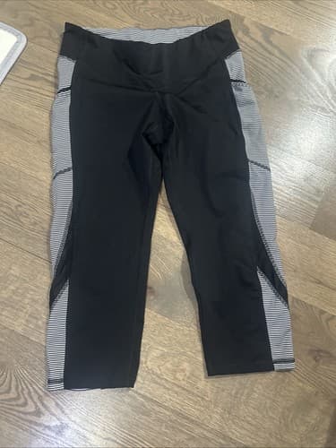 Champion Womens Large Black Athletic Pants Yoga Leggings Ankle Short - Image 1