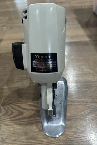 YAMATA YCM-40 ELECTRIC CLOTH CUTTER FABRIC CUTTING MACHINE - Image 1