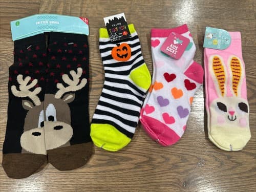 Kids Socks Size 7-8.5 New 4 Pack - Image 1