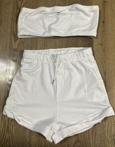 Women’s/juniors White Shorts Buttery Soft With White Top Size L - Image 1