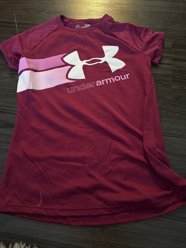 UNDER ARMOUR GIRLS ATHLETIC LOOSE SHIRT SHORT SLEEVE SIZE YOUTH SMALL - Image 1