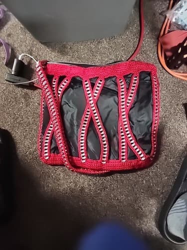 Eco Art Soda Recycled NEW Pop Can Pull Tops Red And Black Purse Bag Tabs - Image 1