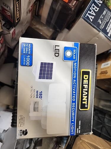 Defiant 1000 Lumens 180° White Solar Powered Motion Activated Outdoor Flood NEW - Image 1