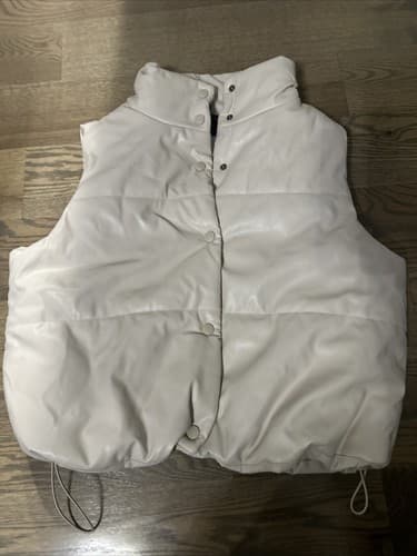 Almost Famous Cropped Puffer Vest Medium Front Zip - Image 1