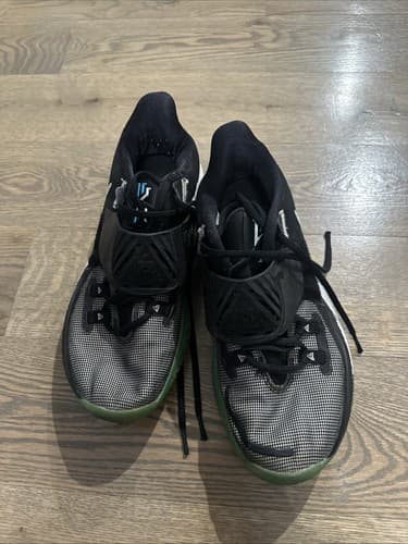 Nike Kyrie Low 3 Mens 9.5 CJ1286-001 Black Basketball Shoes Sneakers - Image 1