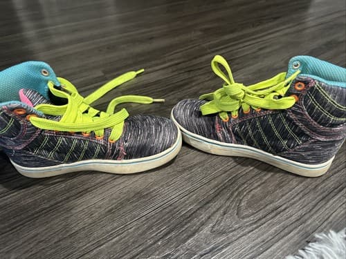 Ocean Pacific Girl's Mid Rise Colorful Athletic Shoes. Size 13 - Thumbnail 3