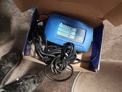 Boat Battery Charger Shore Marine 12-Volt 15-Amp Three-Bank On-Board Sequential - Thumbnail 2