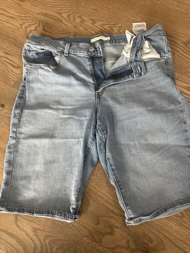 Levi’s Women’s Bermuda Shorts Size 12/w31 Blue - Image 1