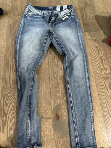 Time And Tru Women's Size 4 Blue Skinny Medium Wash Stretch Denim Jeans - Image 1