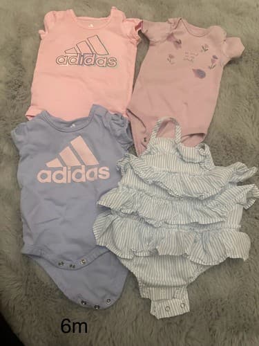 Baby Girl Lot Of 4 Clothes One Piece Bodysuit Short Sleeve Size 6m - Image 1