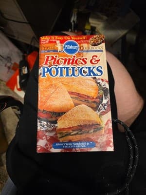 #136: Picnics & Potlucks (Pillsbury) (Small Format Staple Bound Booklet) - Image 1