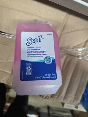 Scott 91552 Foam Skin Cleanser with Moisturizers Floral Scent 33.8 fl oz/1 Liter - Image 1
