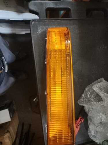 Eagle Eyes FR110-U000R Right Parking Light Assembly For 92-97 Ford Bronco F-150 - Image 1