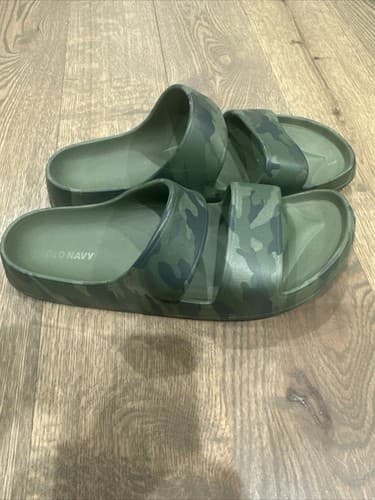 Women’s Old Navy Green Camo Sandals Size 9 And White Unbranded Sandals - Thumbnail 3