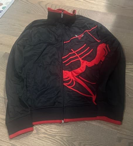 NBA Men’s Chicago Bulls Logo Black/Red Full Zip Sports Jacket Size XL - Image 1