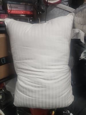 Beckham Hotel Collection 1 Pillows Queen - Image 1