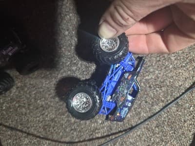 MINT 2020 1:24 Spin Master Monster Jam Mix 5Son-Uva Digger - Thumbnail 4