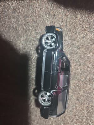 Jada Toys 2007 Cadillac Escalade ESV 1:32 Die Cast Opening Doors - Thumbnail 3