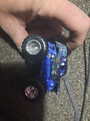 MINT 2020 1:24 Spin Master Monster Jam Mix 5Son-Uva Digger - Image 1