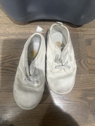VANS White With Hearts Toddler size 10 Low Skater Shoes - Image 1