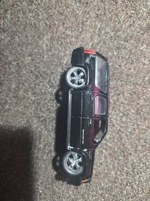 Jada Toys 2007 Cadillac Escalade ESV 1:32 Die Cast Opening Doors - Image 1