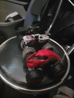 Batman Hot Wheels Diecast Monster Truck 1:64 & Crush Station &monster Mutt Dalma - Thumbnail 4