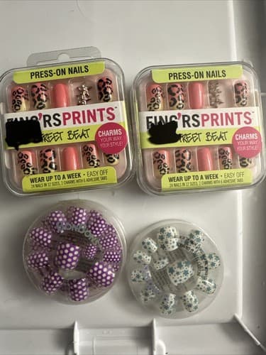 Fing'rs Prints Street Beat Press-On Nails For Girls - Image 1
